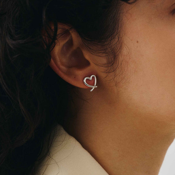 Line Coil HeartピアスM LAPUIS