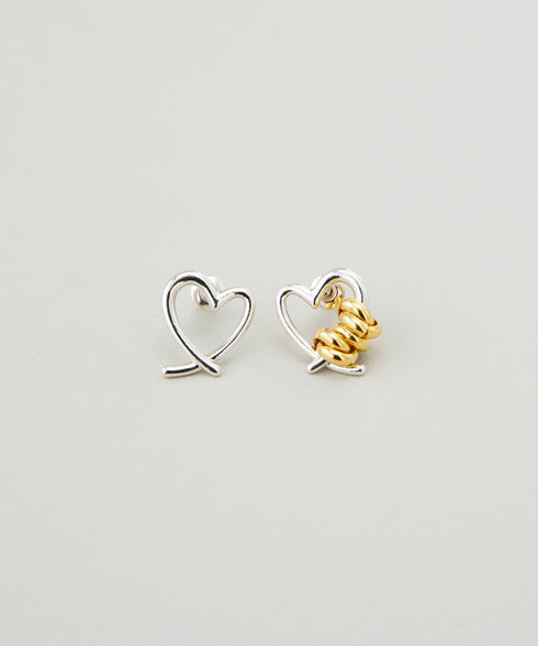 Line Coil HeartピアスM LAPUIS
